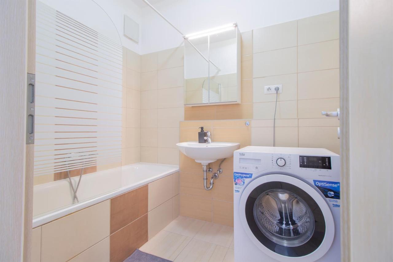 Spring House With Free Private Parking Apartment Budapest Luaran gambar